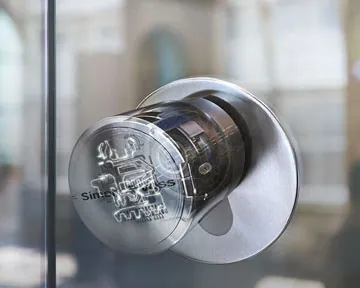 Digitaler Schließzylinder - in einer Glastür eingebaut